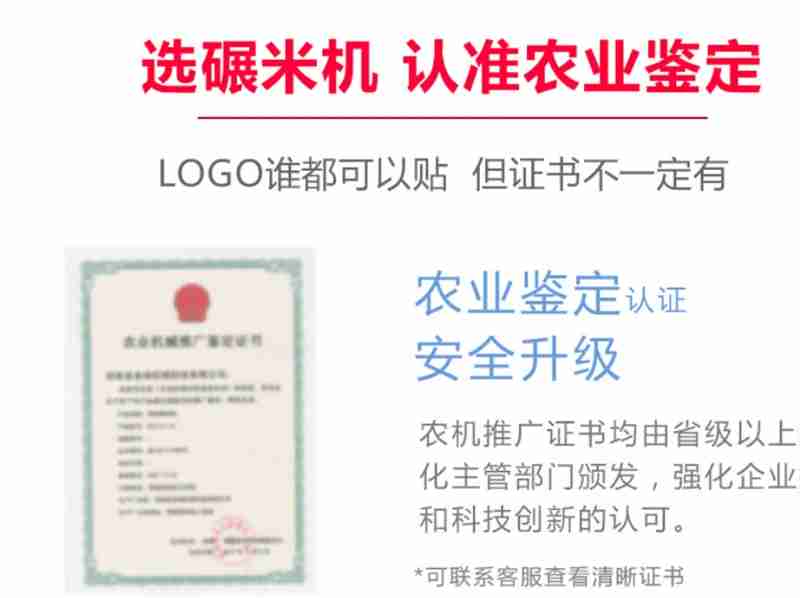 图为民警正在检查出入境旅客行李物品